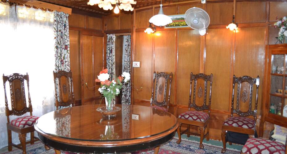 Saleem Houseboat, Srinagar 3